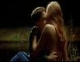 Chloe Sevigny baise dans un champ 